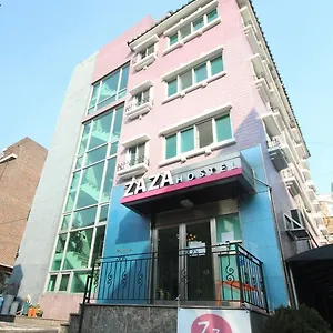 Zaza Backpackers Гостевой дом